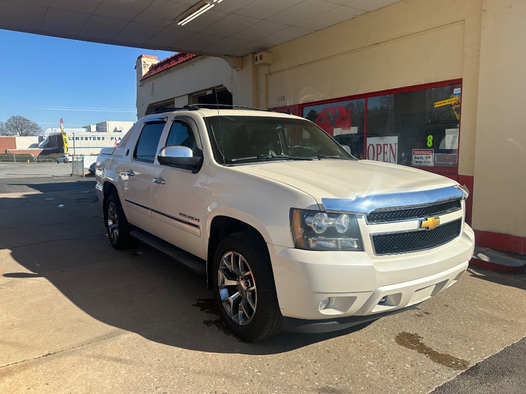 2013 Chevrolet Avalanche LTZ's photo