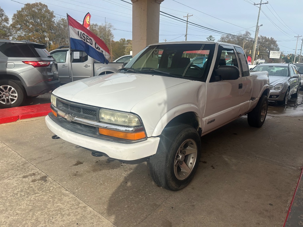 2002 Chevrolet S-10 LS's photo