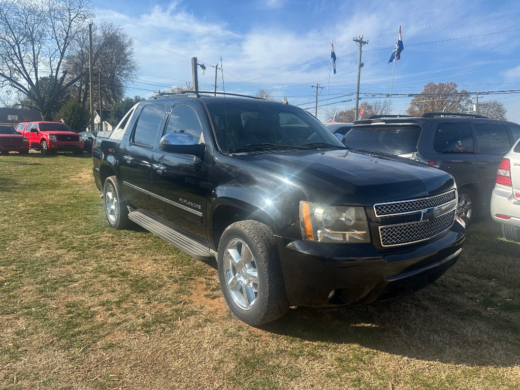 2009 Chevrolet Avalanche LTZ's photo